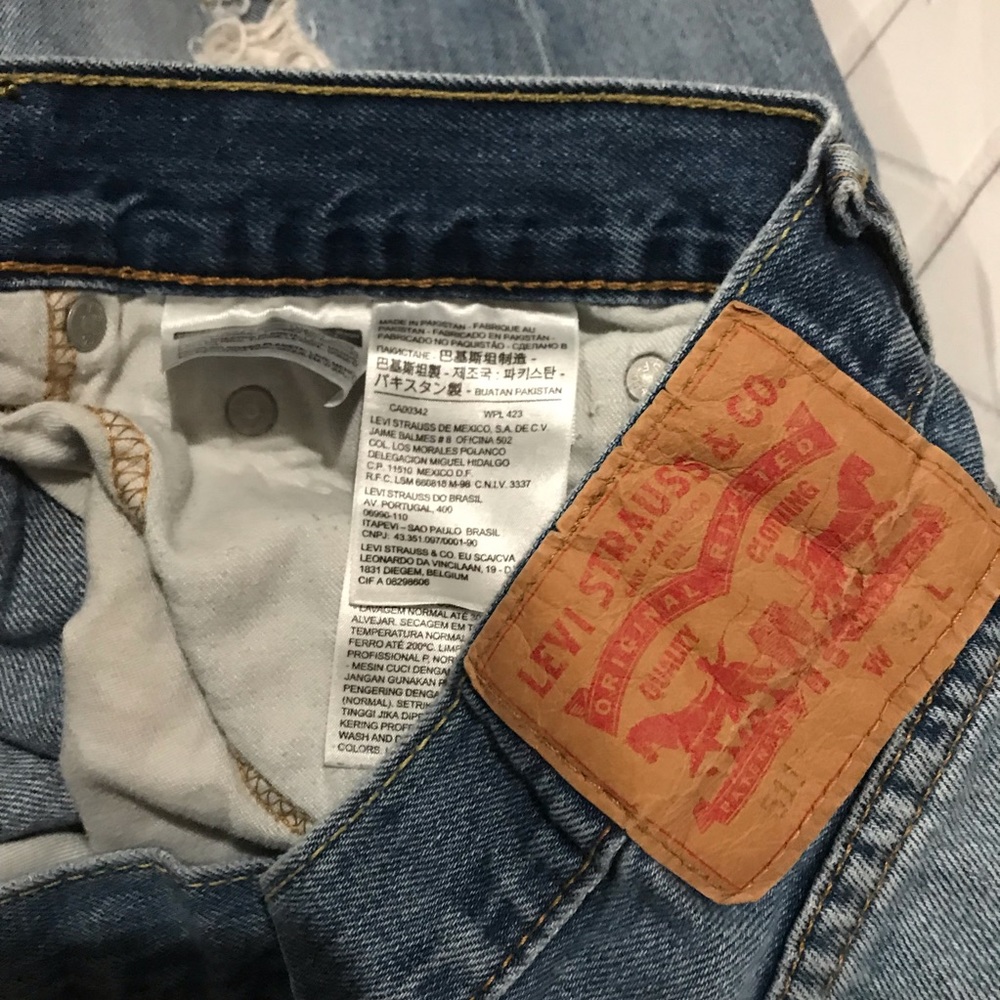 Levi’s Distressed Denim Shorts Sz W32 (Y10) - Picture 4 of 4